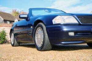 Image 7/50 of Mercedes-Benz SL 280 (1996)