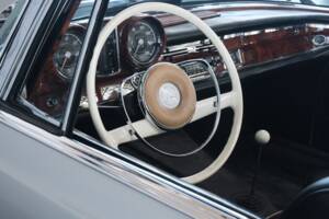 Image 13/49 of Mercedes-Benz 220 SE b (1962)