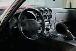 Image 44/50 of Dodge Viper GTS (2005)