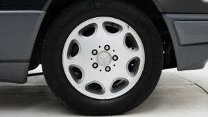 Bild 11/15 von Mercedes-Benz E 220 (1994)