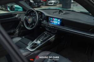 Image 16/24 of Porsche 911 Carrera 4S (2023)