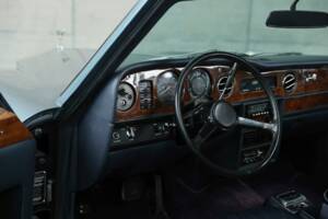 Image 18/48 of Rolls-Royce Corniche I (1980)