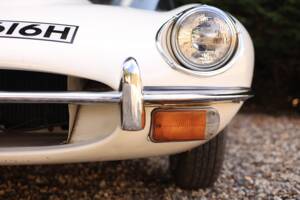 Image 25/50 de Jaguar Type E (2+2) (1970)
