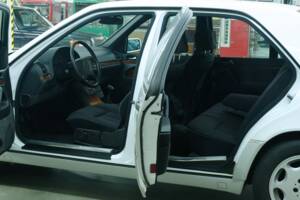 Bild 47/50 von Mercedes-Benz 300 SE (1992)