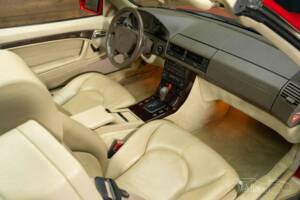 Image 18/19 of Mercedes-Benz SL 320 (1996)