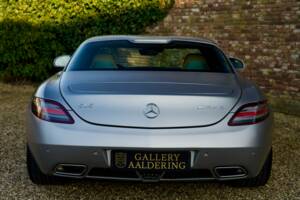 Image 34/50 de Mercedes-Benz SLS AMG (2011)