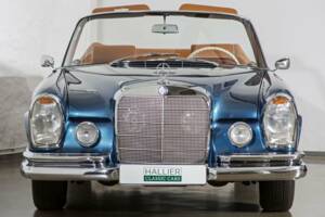 Image 5/20 de Mercedes-Benz 220 SE b (1965)