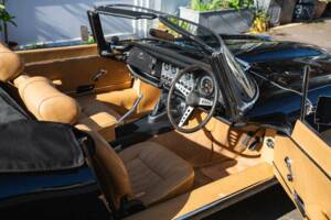 Bild 2/50 von Jaguar E-Type V12 (1973)