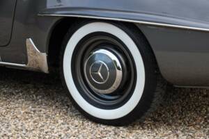 Image 45/50 of Mercedes-Benz 190 SL (1960)
