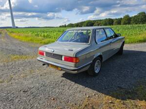 Image 14/64 of BMW 320&#x2F;4 (1977)