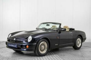 Image 1/50 of MG RV8 (1991)