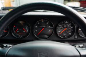Image 39/60 of Porsche 911 Targa (1996)