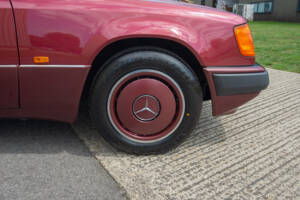 Immagine 23/23 di Mercedes-Benz 200 E-16 (1993)