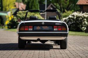 Image 20/40 of Alfa Romeo 2.0 Spider (1987)