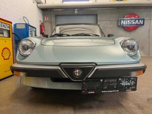 Immagine 3/20 di Alfa Romeo 2.0 Spider (1983)