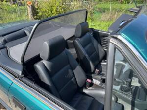 Image 6/11 de BMW 318i (1993)