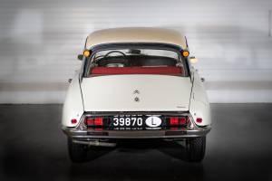 Image 2/33 of Citroën ID 19 (1966)