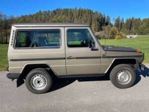 Image 11/39 of Mercedes-Benz 230 GE (SWB) (1986)
