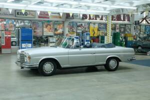 Image 2/50 of Mercedes-Benz 280 SE 3,5 (1970)