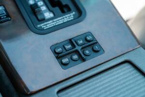 Image 36/45 of Mercedes-Benz 500 SL (1990)