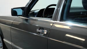 Immagine 10/31 di Mercedes-Benz 500 SEL (1987)