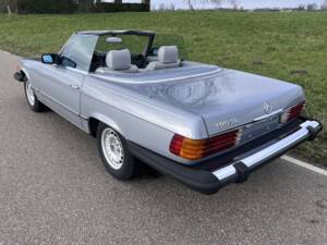 Image 7/8 de Mercedes-Benz 380 SL (1982)
