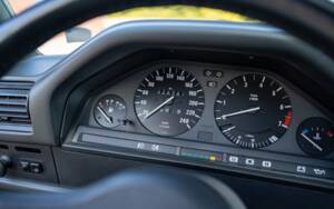 Immagine 23/35 di BMW 320i (1988)