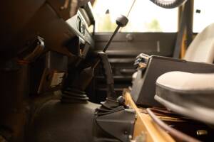 Image 22/42 of Land Rover 110 (1984)