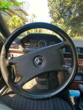 Image 17/48 of Mercedes-Benz E 200 (1991)