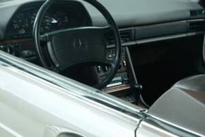Image 26/50 of Mercedes-Benz 420 SEC (1989)