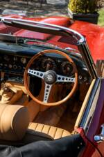 Image 31/41 de Jaguar E-Type (1968)