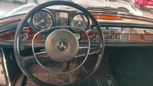 Image 3/60 of Mercedes-Benz 280 SE (1969)