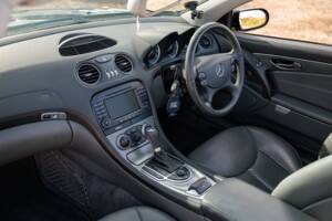 Image 15/50 of Mercedes-Benz SL 350 (2004)