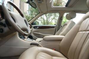 Bild 28/50 von Jaguar XJ 8 4.0 Executive (2001)
