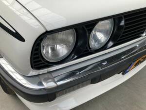 Image 6/34 de BMW 325i (1987)