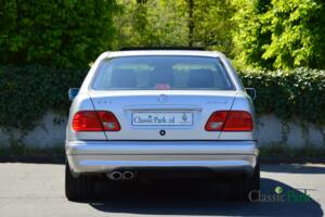 Image 4/50 de Mercedes-Benz E 50 AMG (1996)