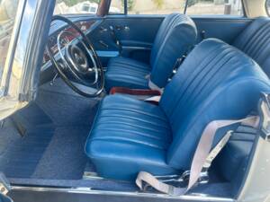 Image 6/18 of Mercedes-Benz 220 SE b (1962)