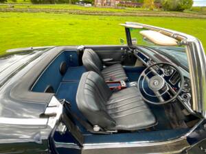 Image 40/55 of Mercedes-Benz 230 SL (1967)