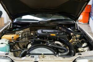 Bild 30/33 von Mercedes-Benz 230 E (1990)