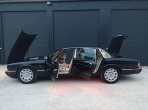 Bild 37/39 von Daimler Super V8 (1998)