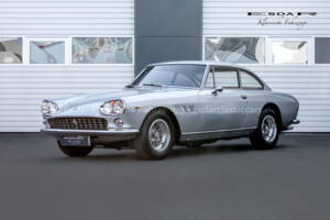 Image 1/36 de Ferrari 330 GT 2+2 (1964)