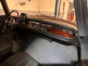 Afbeelding 6/10 van Mercedes-Benz 230 Universal (1968)