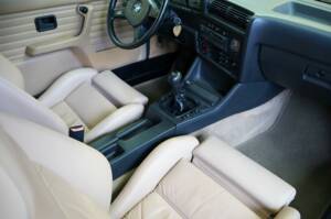 Afbeelding 18/25 van BMW 320i (1988)