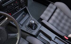 Immagine 25/33 di BMW 318i (1991)