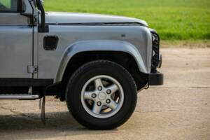 Image 35/50 of Land Rover Defender 90 "50th Anniversary" (1998)