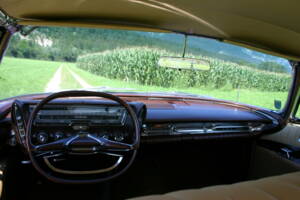 Image 16/20 of Imperial Crown Sedan (1962)