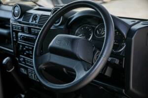 Bild 30/31 von Land Rover Defender 90 "40th Anniversary Overfinch" (2016)