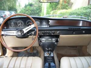 Image 8/31 of Rover 3500 S (1972)