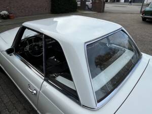 Image 22/100 of Mercedes-Benz 280 SL (1970)