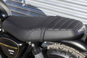 Immagine 27/42 di Triumph Street Twin Bonneville (2021)